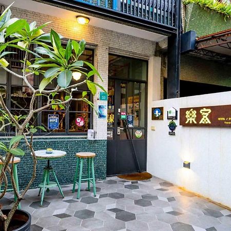 Local Backpacker Hostel Tainan Exterior foto